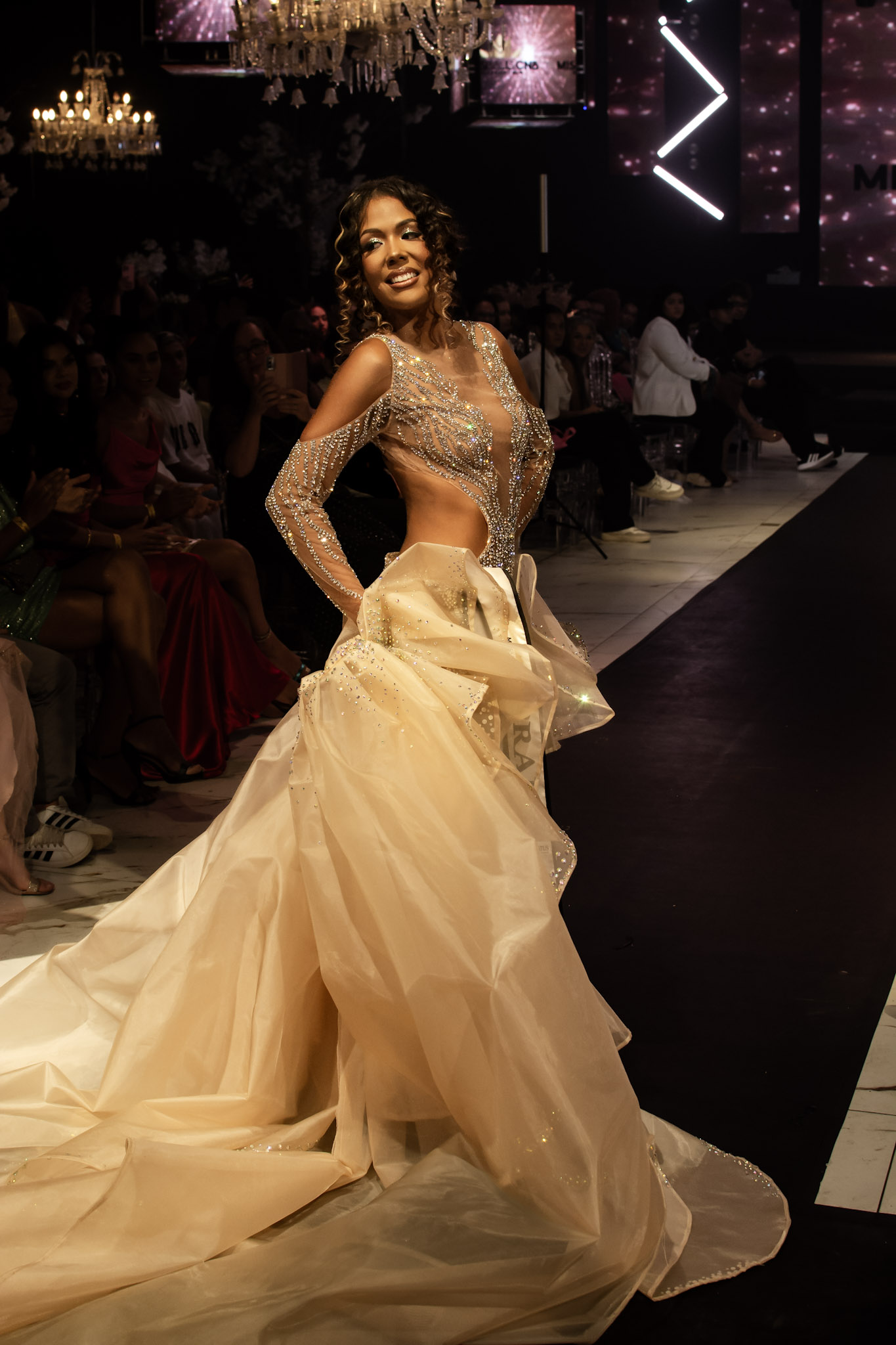 2229b02aae2d4f7cd351af8db1efcb01